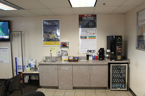 Images Wilde Chrysler Jeep Dodge Ram