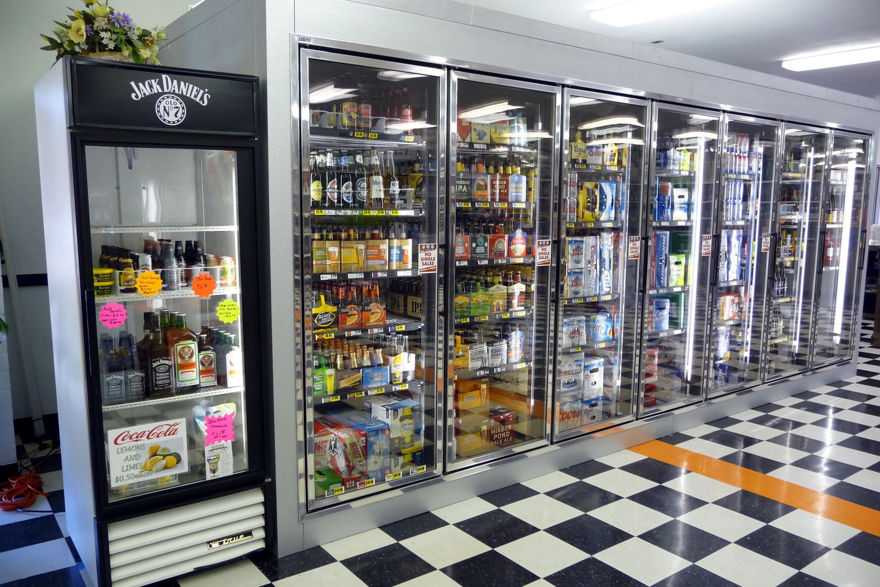 Washington St. Liquor Store/Deb's Mixers, 575 SW Washington Ave