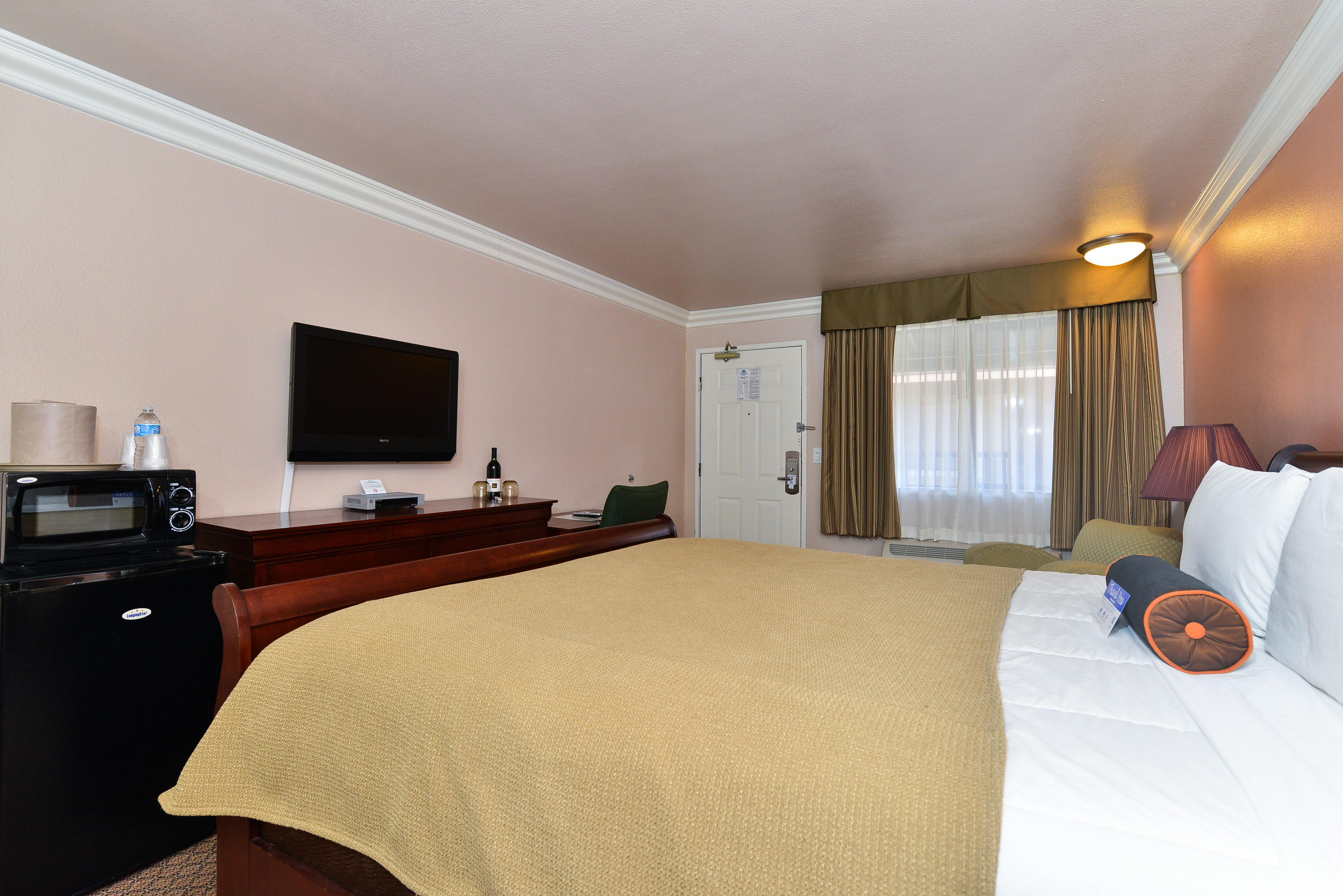 One King Bed Mini Suite