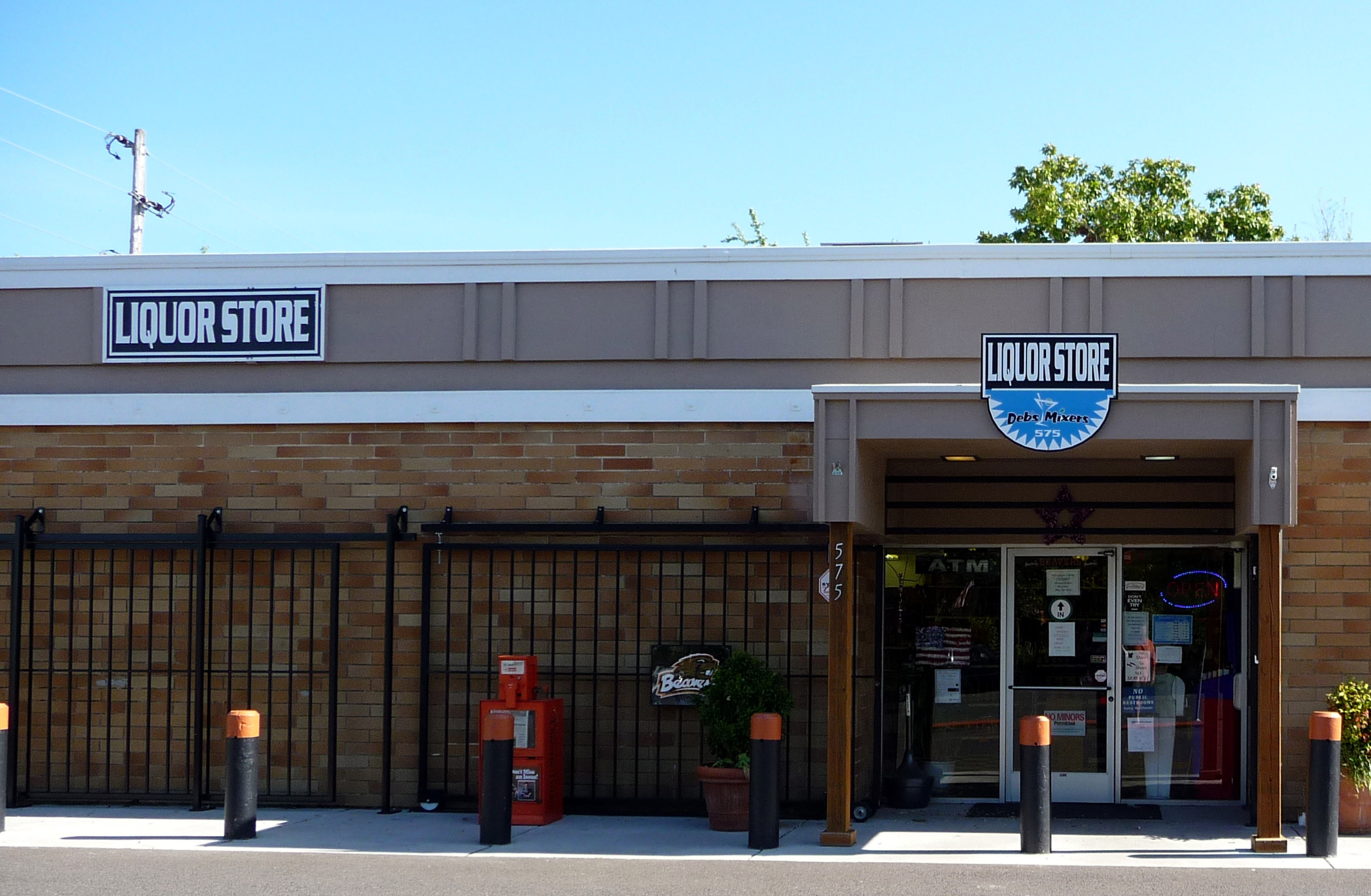 Washington St. Liquor Store/Deb's Mixers, 575 SW Washington Ave