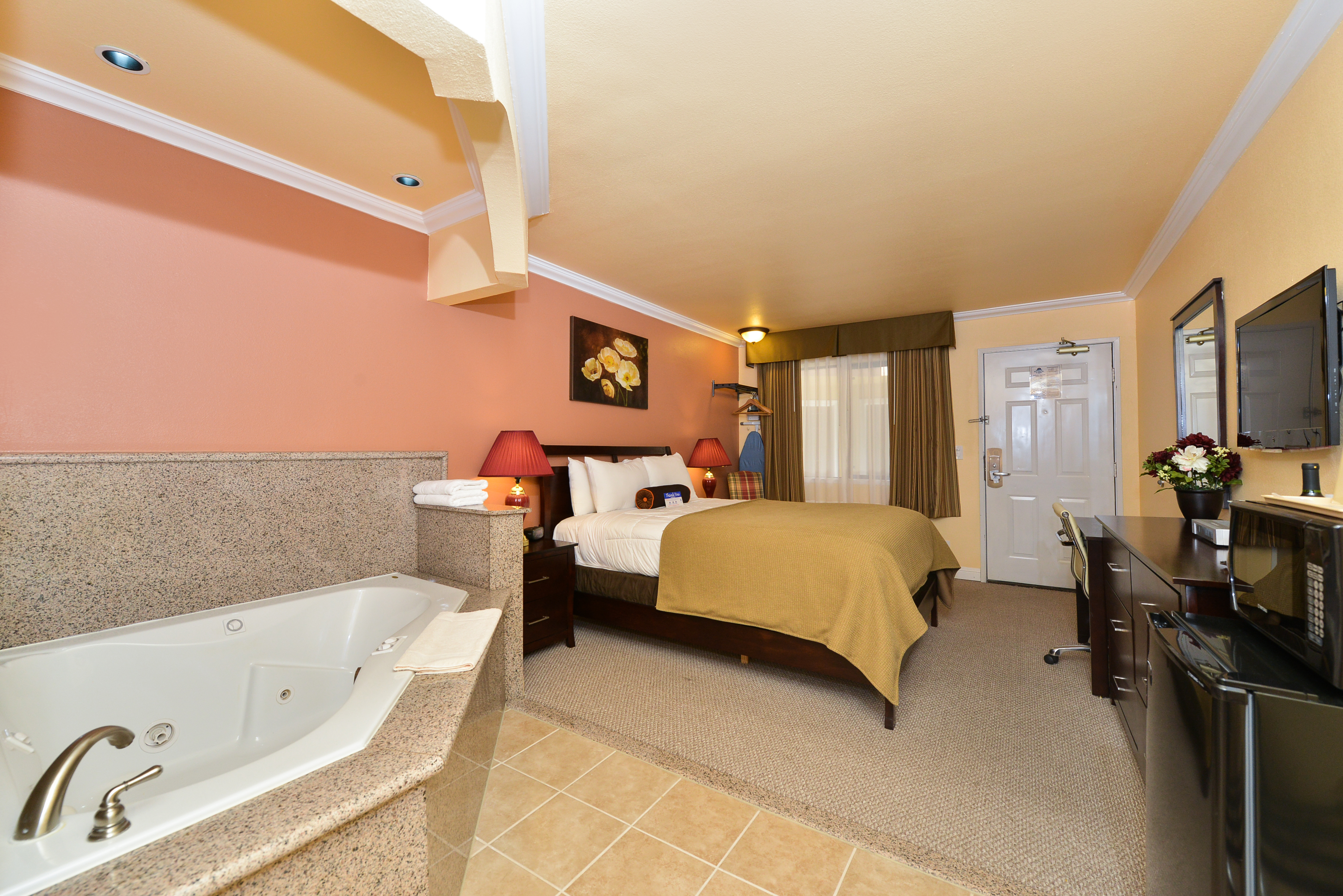 One Queen Bed Jacuzzi Room