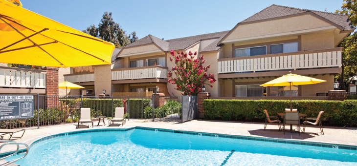 ShadowCreek Apartments pool and clubhouse.