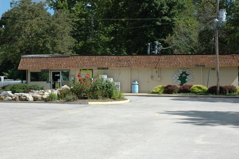 Pin Oak Creek RV Park and Paintball, 1302 Highway At, Villa Ridge, MO