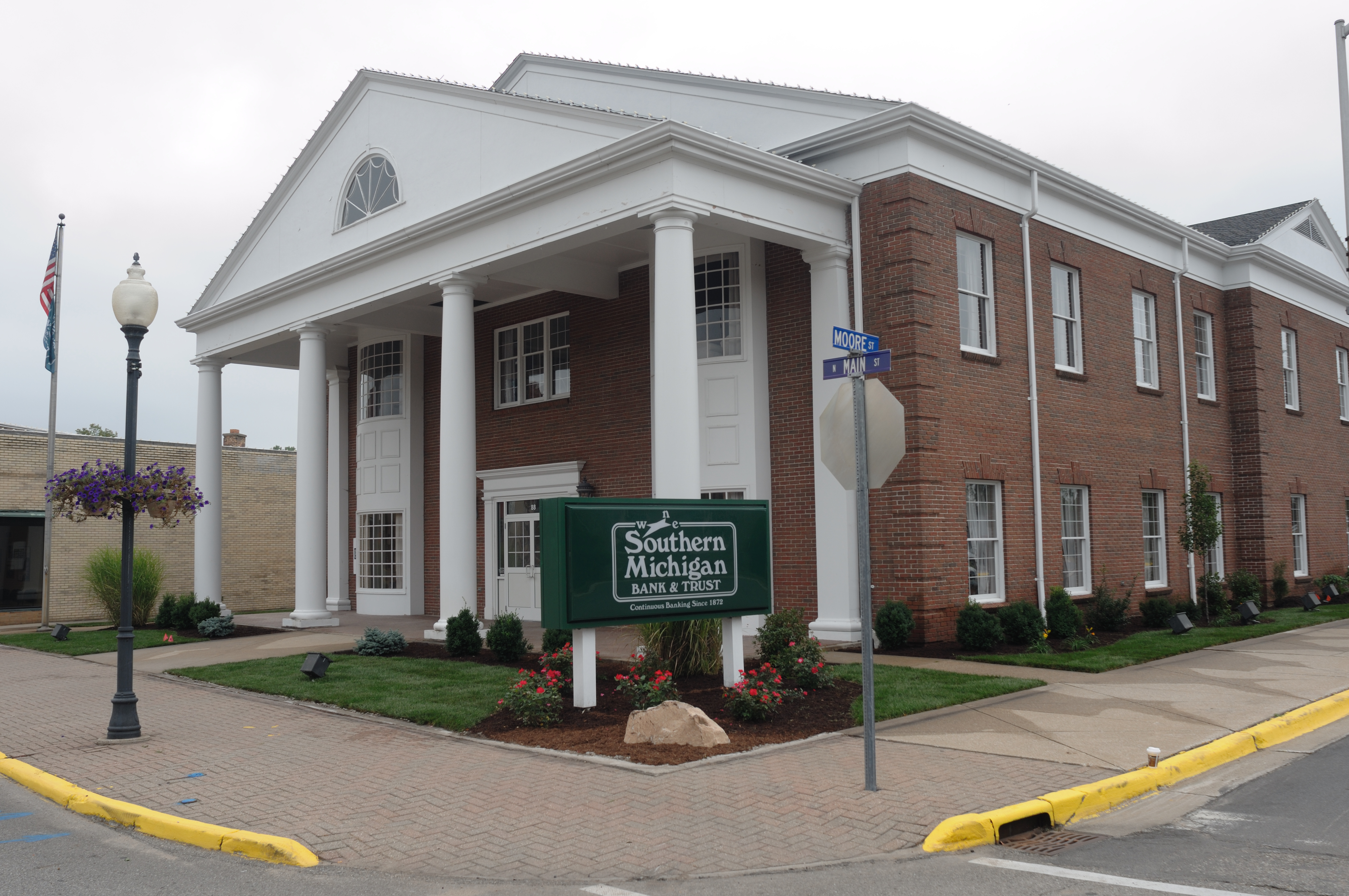 Southern Michigan Bank And Trust Hillsdale Mi Southern Michigan Bank & Trust, 88 N Main St, Three Rivers, MI 49093