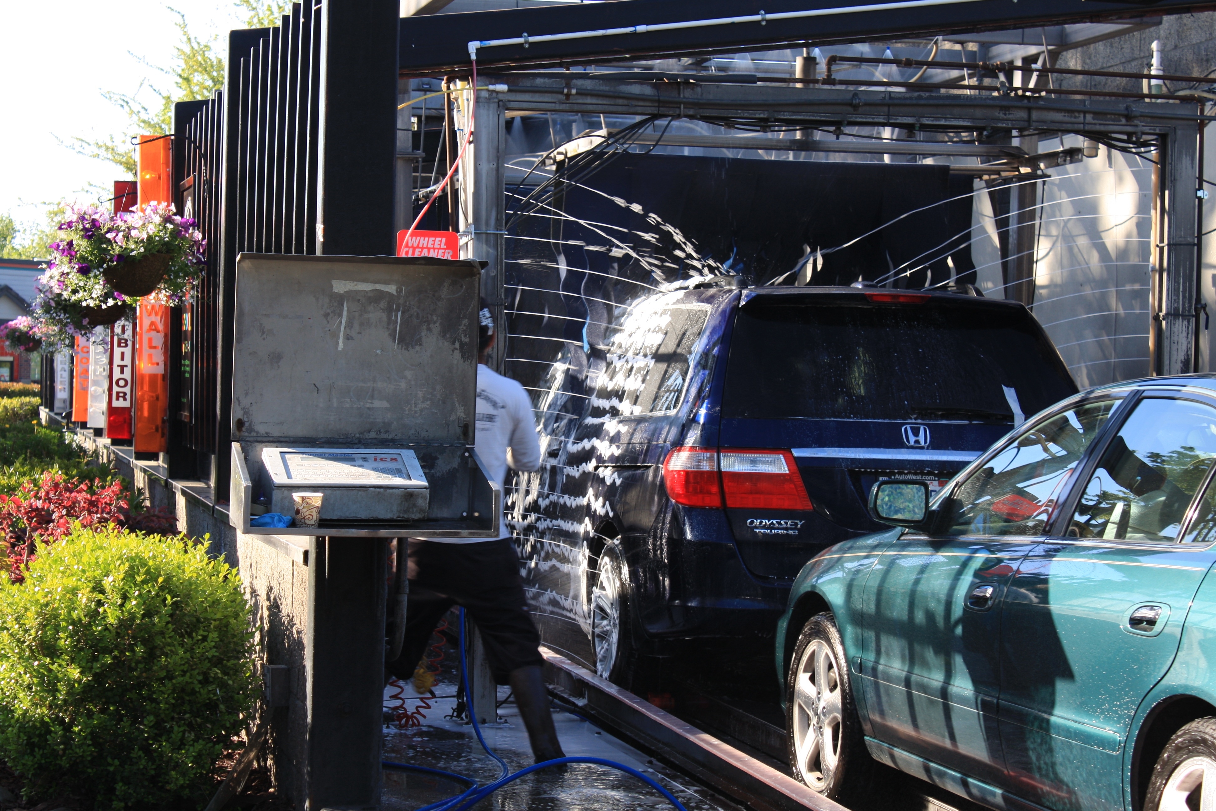 Folsom Glenn Car Wash & Auto Lube, 414 Glenn Dr, Folsom, CA MapQuest