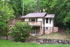 Auntie Belham's Cabin Rentals Photo