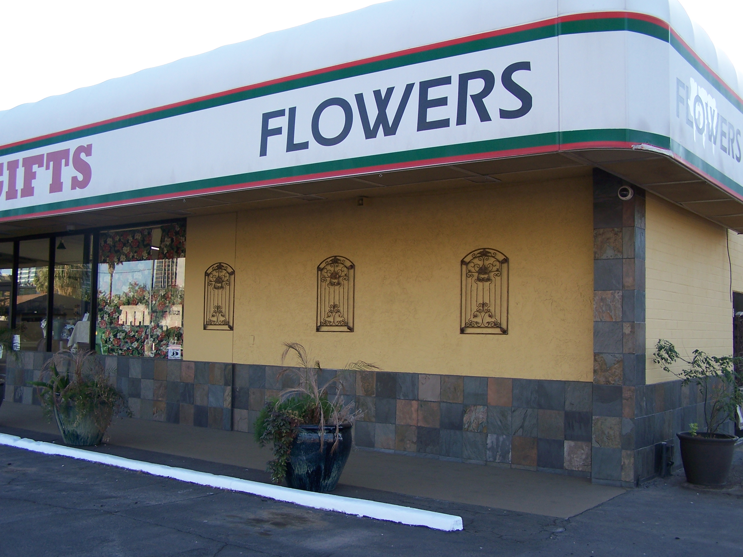McDonald Floral and Gifts, Inc., 302 E Thomas Rd, Phoenix, AZ, Florists