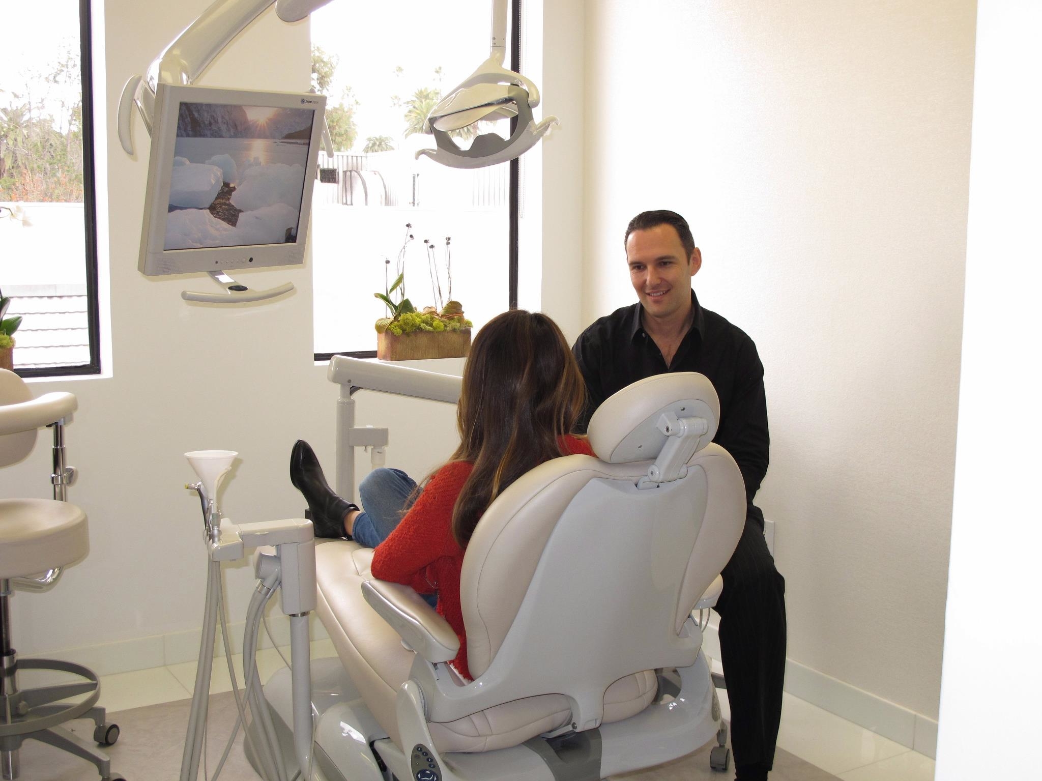 Arthur Glosman DDS 450 N Roxbury Dr 222, Beverly Hills, CA