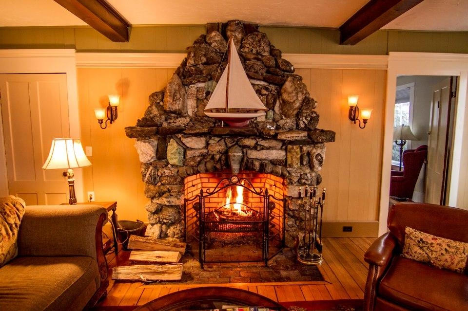 The Lake House at Ferry Point Inn CLOSED, 100 Lower Bay Rd