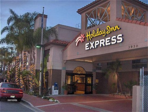 Jupiters casino opening hours christmas day