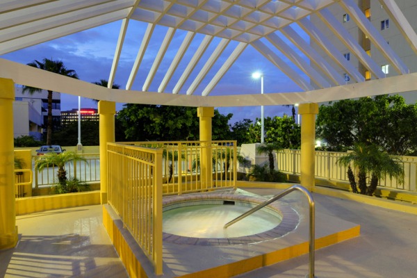 Hampton Inn & Suites by Hilton Miami Airport South - Blue Lagoon Photo