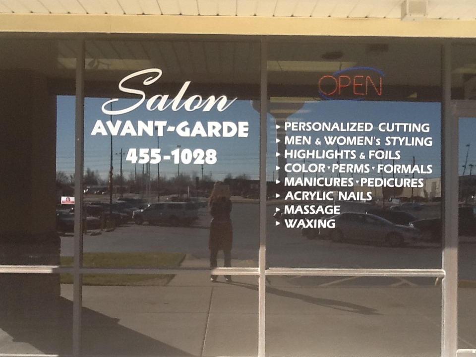 Salon Avant-Garde