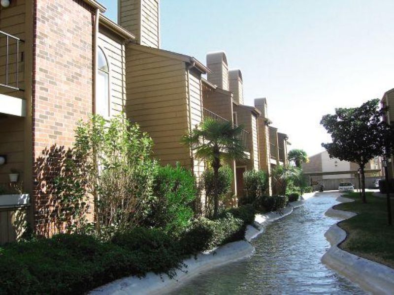 Wolf Creek Apartments